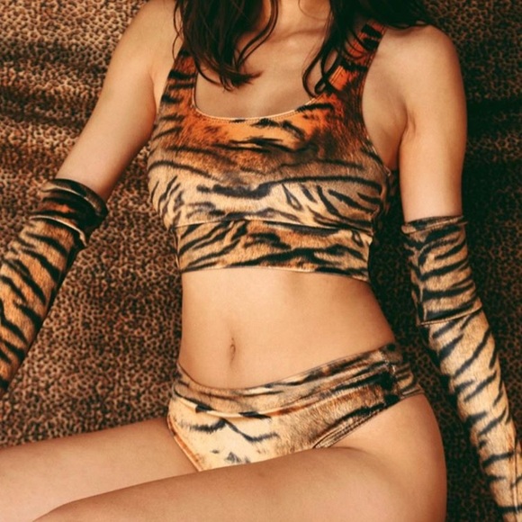 laina rauma Other - Laina Rauma velvet tiger crop tank & bottom medium